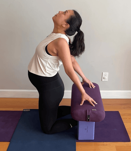 Pregnant couple practicing yoga hi-res stock photography and images - Alamy